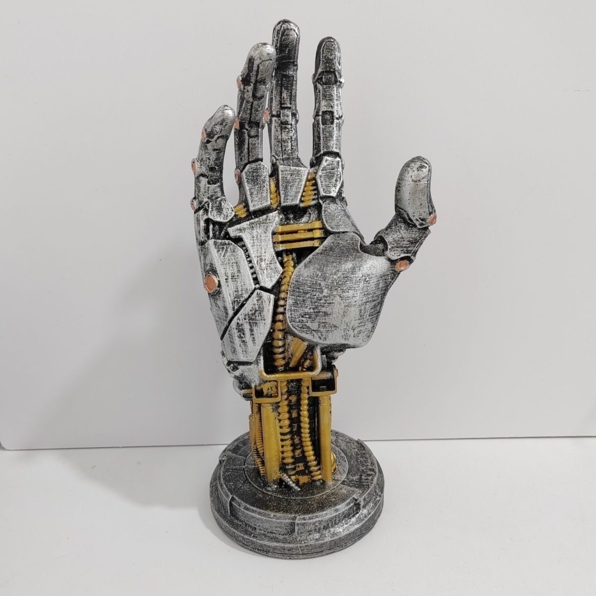 Photography Game - Cyberpunk Mechanical Hand Display Piece Rampage